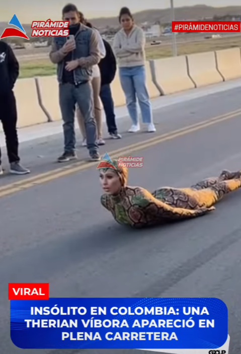 Mujer con disfraz de víbora se viraliza