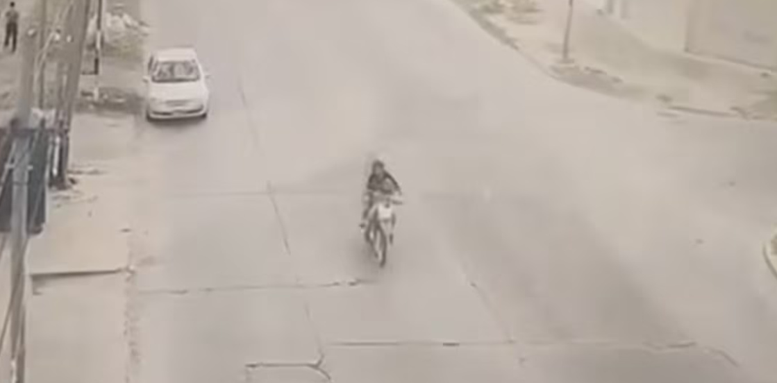 Motociclista pierde la vida tras chocar con un cable
