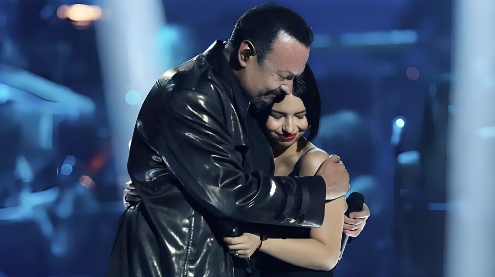 Pepe Aguilar defiende a Ángela Aguilar en 8M