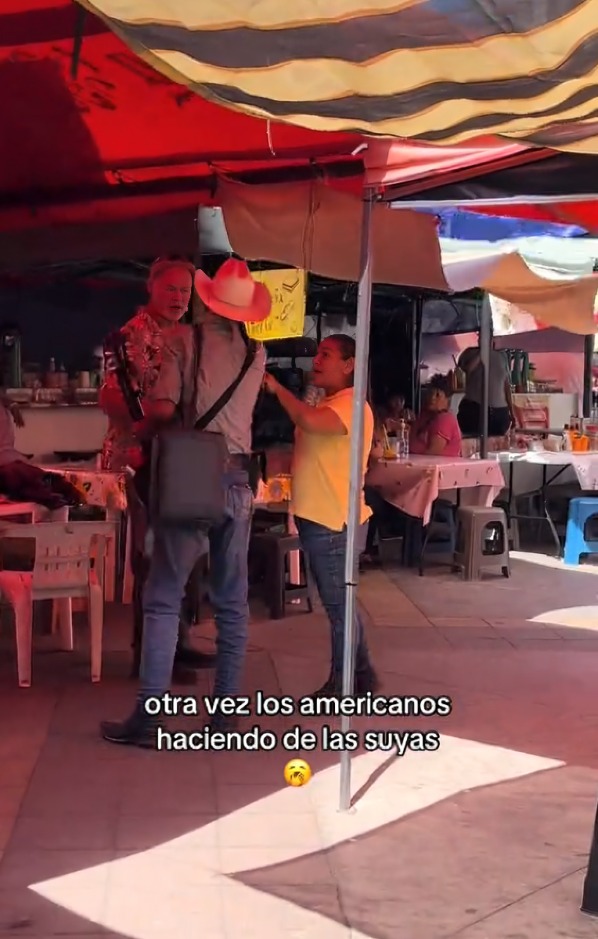 Turista amenaza a músico por cantar en la calle