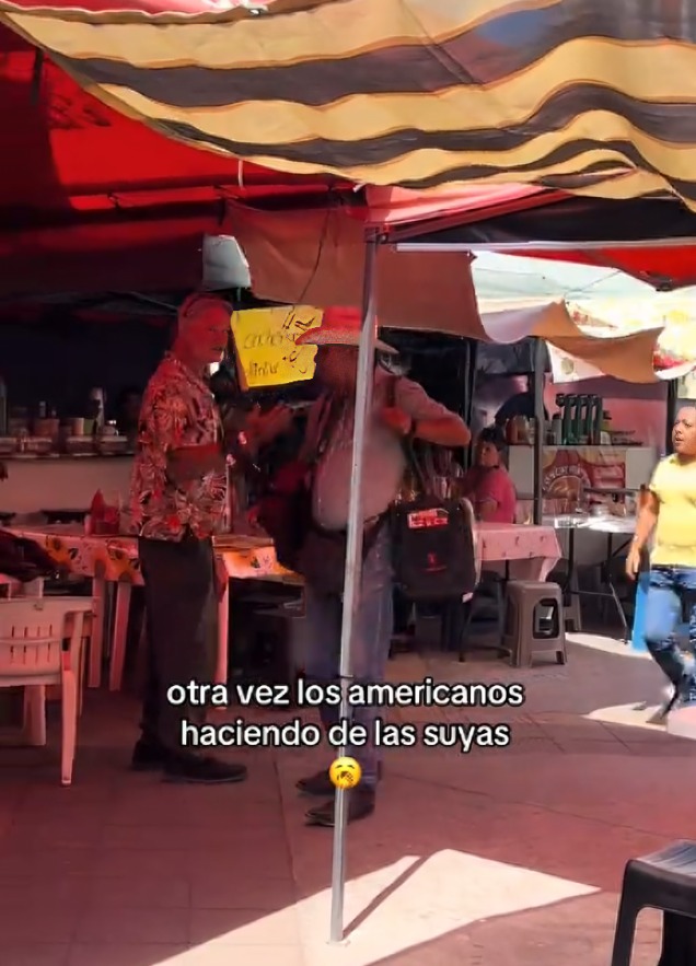 Turista extranjero exige a músico callarse