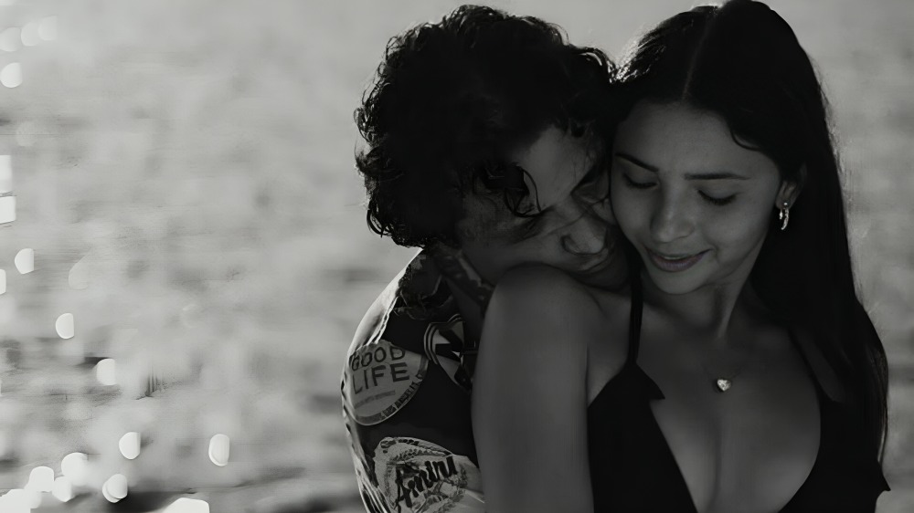 Amigo de Ángela Aguilar desmiente crisis matrimonial