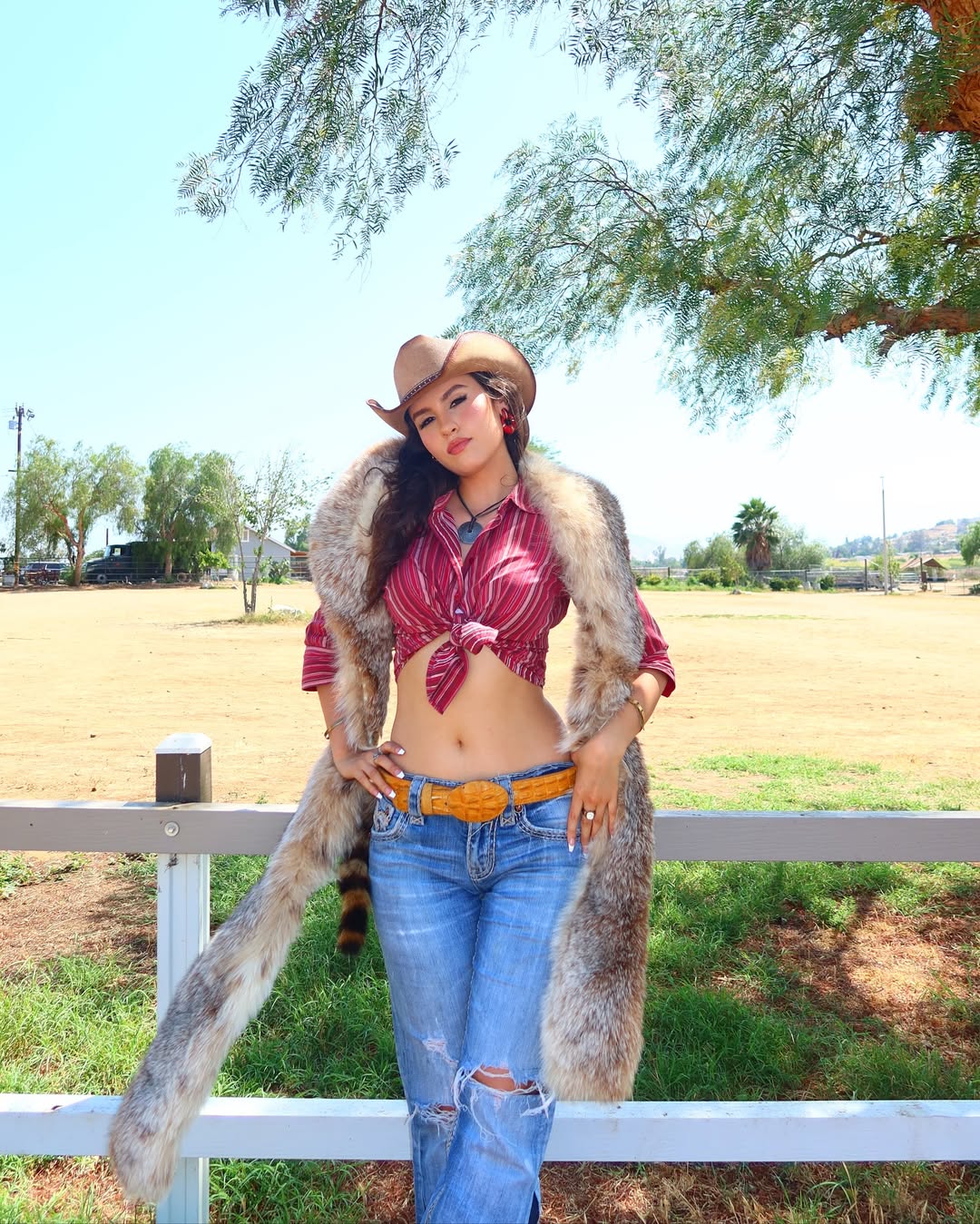 ¿Quién es Estevie, cantante vinculada a Christian Nodal?