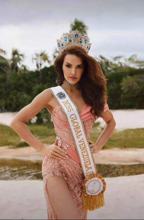 ¿Quién es la modelo Andrea Carolina del Val?