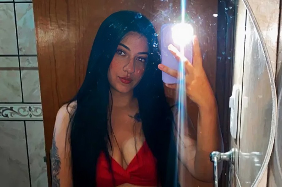 Asesian a influencer frente a sus hijos