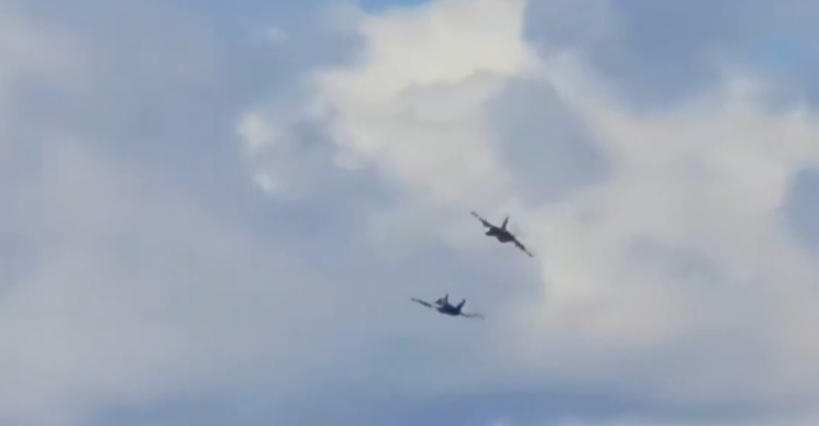 Aviones se estrellan en el cielo