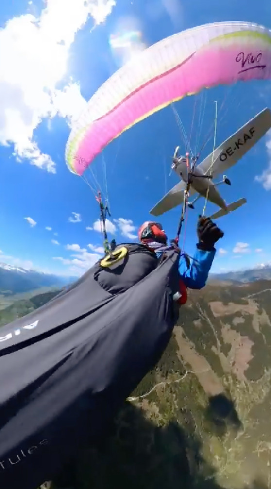 Avioneta choca con parapente en pleno vuelo