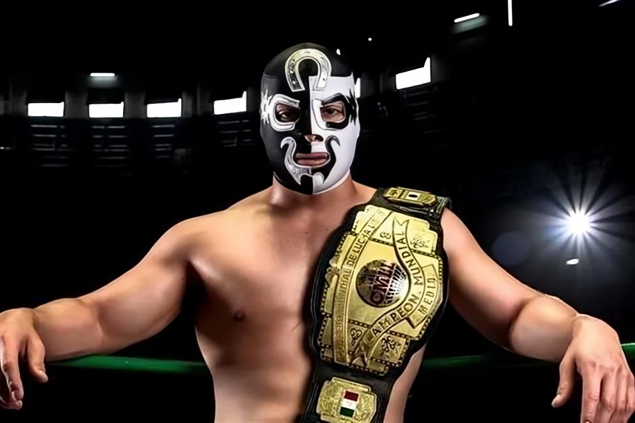 ¿De qué acusan a luchador Cuatrero?