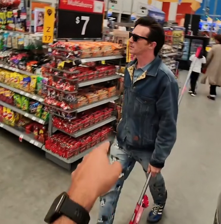 Drake Bell niega foto a fan mexicano