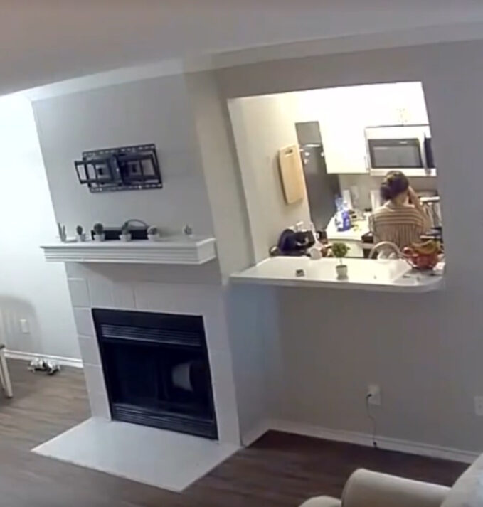 Fantasma acosa a mujer