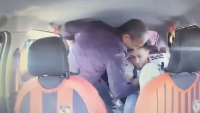 Ladrón es entregado a la policía