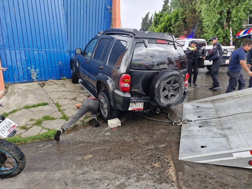 Jóvenes atropellan a motociclista en Puebla