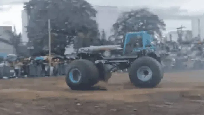 Así fue momento en el que Monster Truck atropella a espectadores
