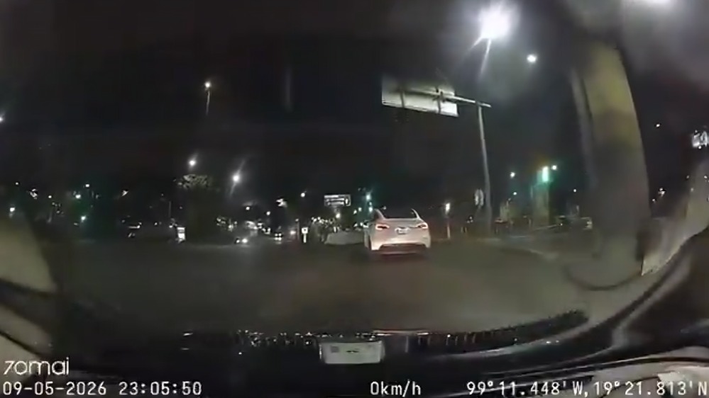 Motociclista se pasa alto y choca
