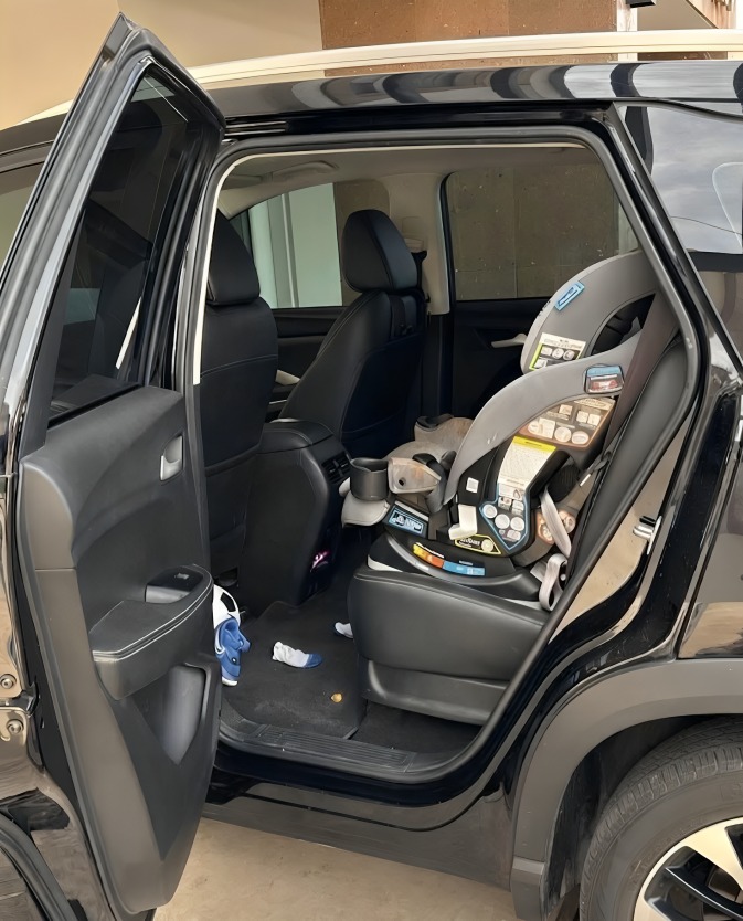 Niño muere tras quedarse encerrado 12 horas en auto