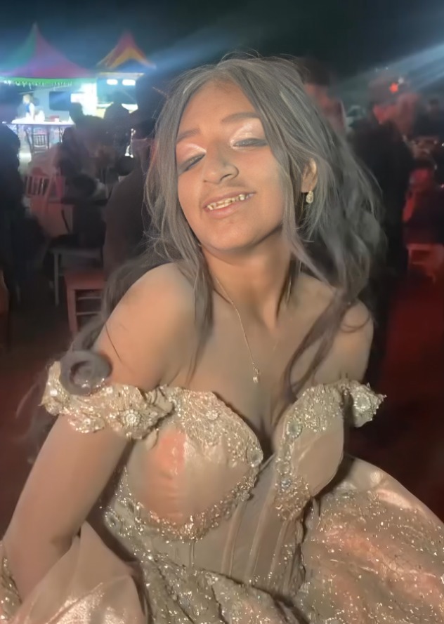 Quinceañera festeja al máximo fiesta de XV años