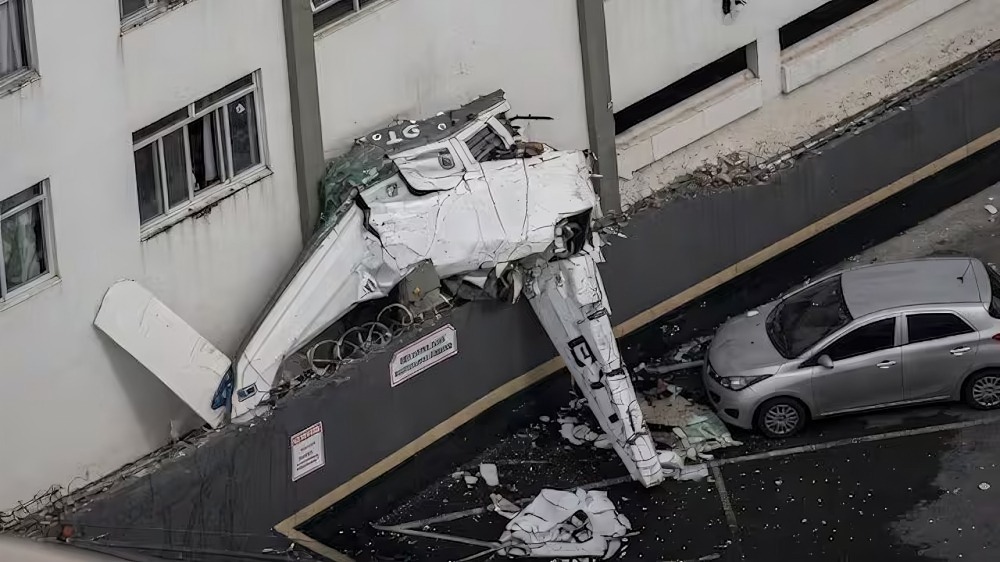 Reportan dos muertos en accidente de avioneta