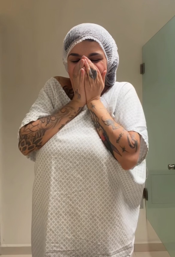 Karely Ruiz se somete a reducción de busto