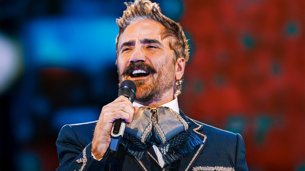Alejandro Fernández preocupa por aspecto de su lengua