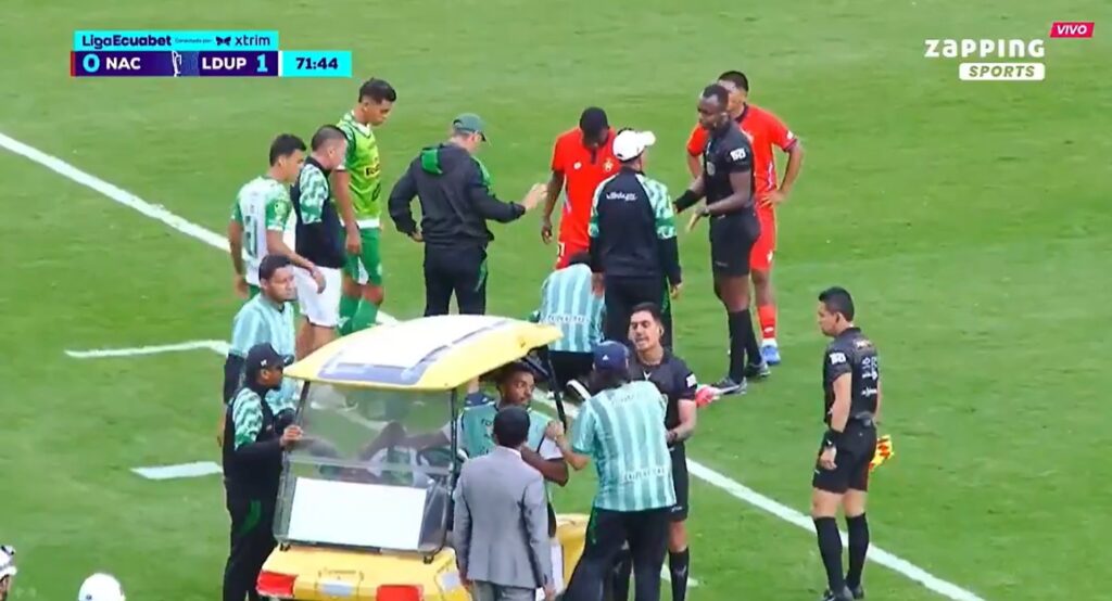 Carrito médico atropella a futbolista en Ecuador
