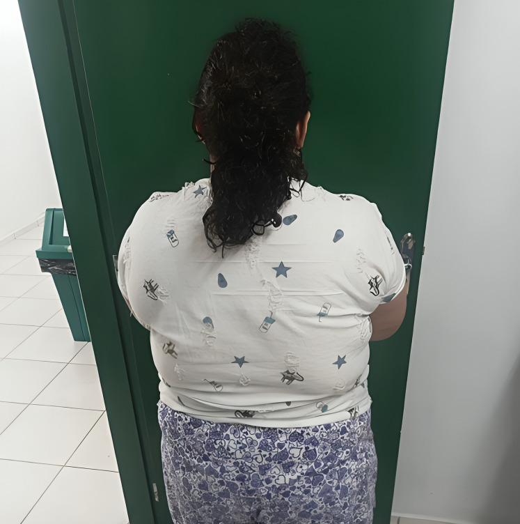 Detienen a mujer que fingió tener 11 años para ser adoptada