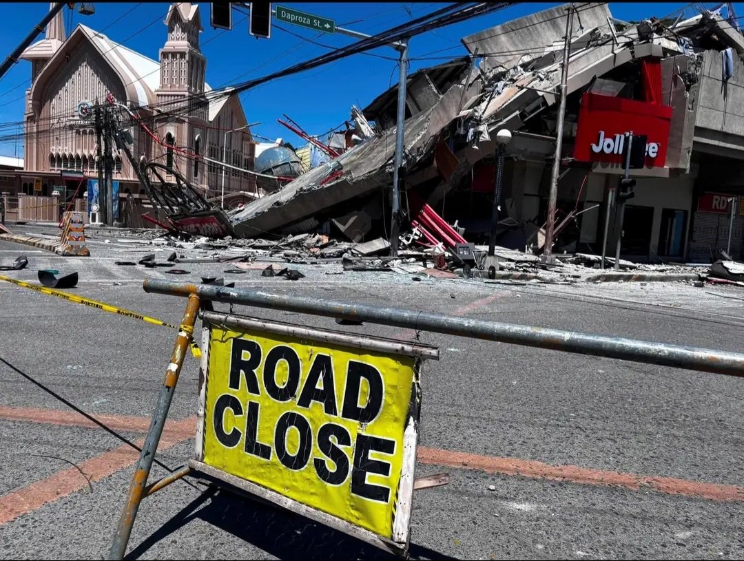 Sismo de 7.8 sacude a Filipinas 