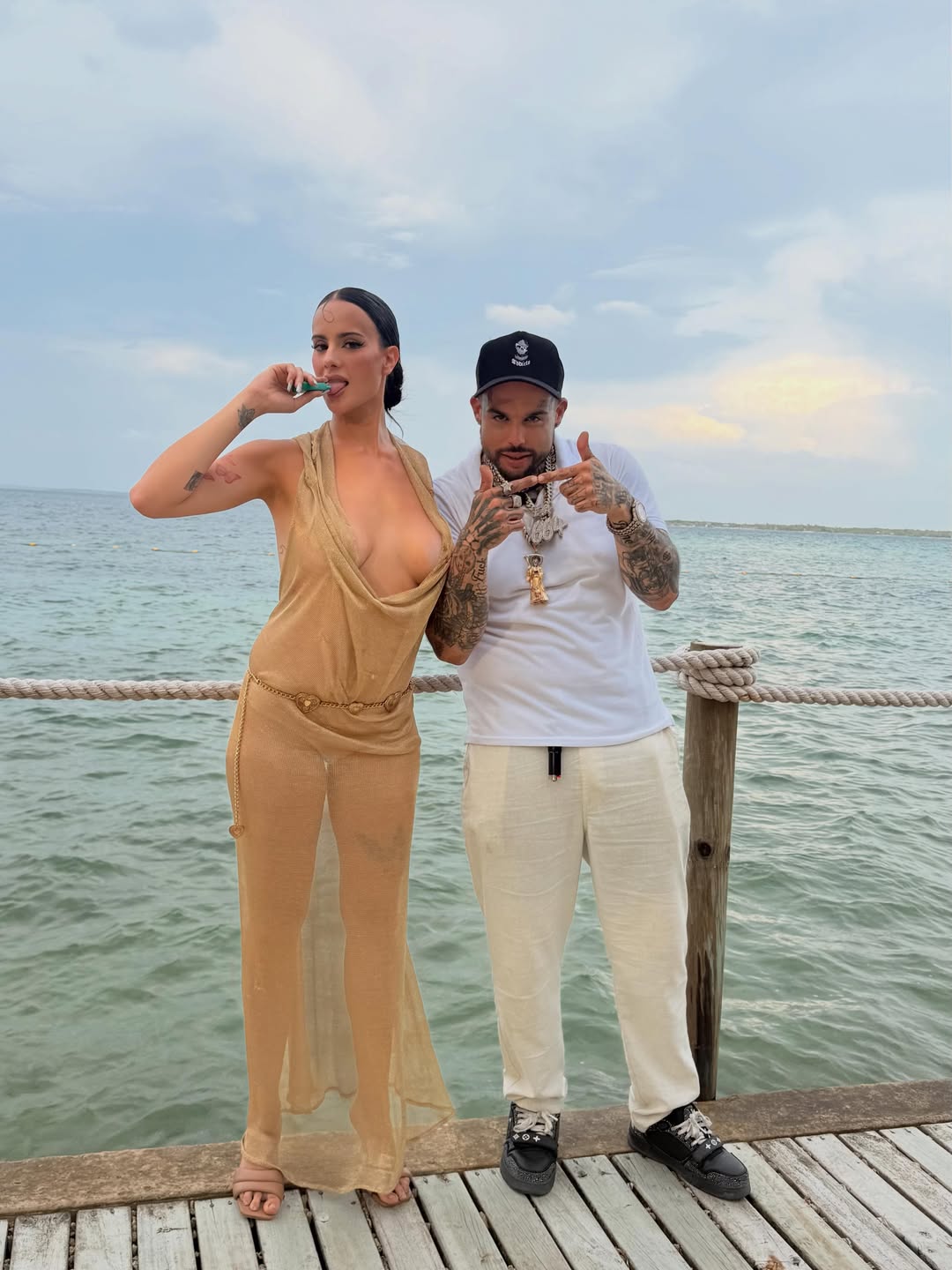 Gala Montes y Emiliano Aguilar, juntos en la playa