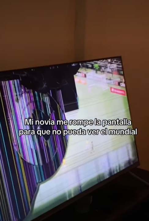Joven pierde su televisor por culpa de su novia 