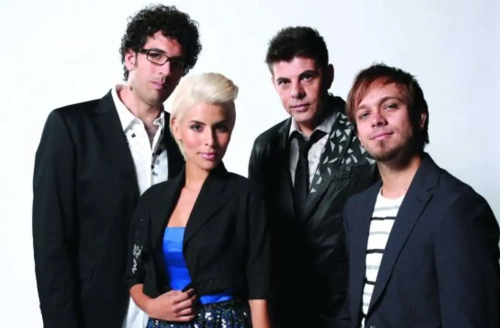 Fotos de María León con grupo musical