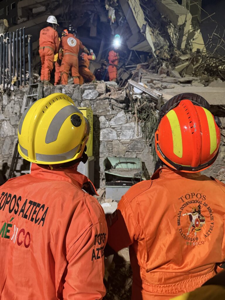 Max regresó a México tras resultar herido durante las labores de rescate en Venezuela.