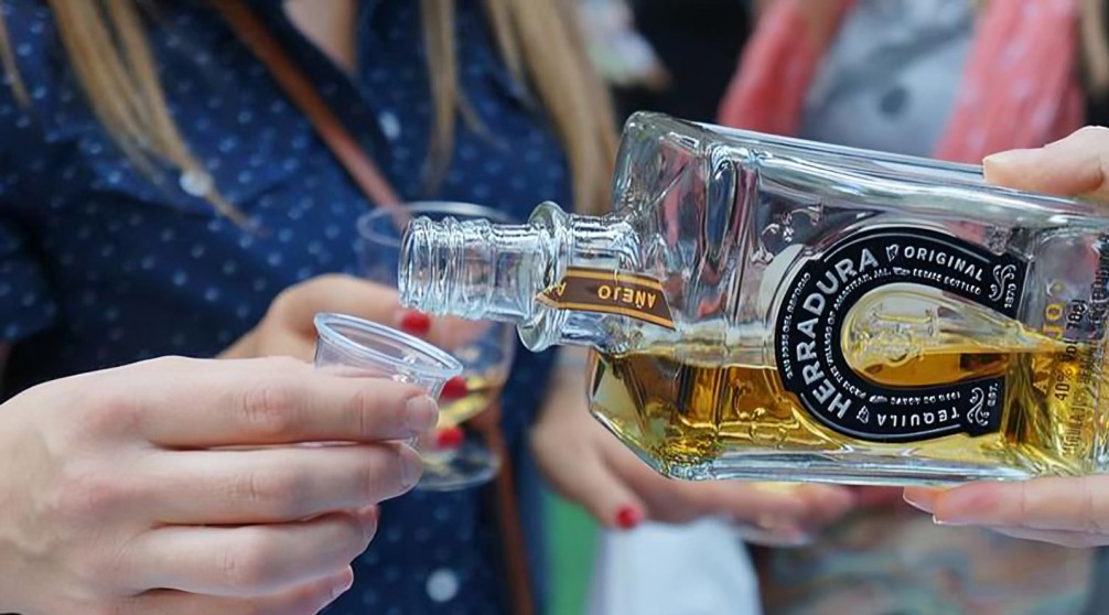 Reportan muertos en fiesta de XV años por alcohol adulterado