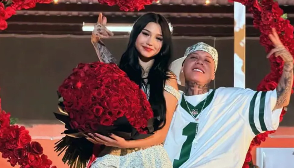 Santa Fe Klan formaliza su noviazgo con Camila