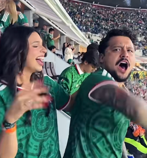Ángela Aguilar y Nodal asisten a partido México-Ecuador