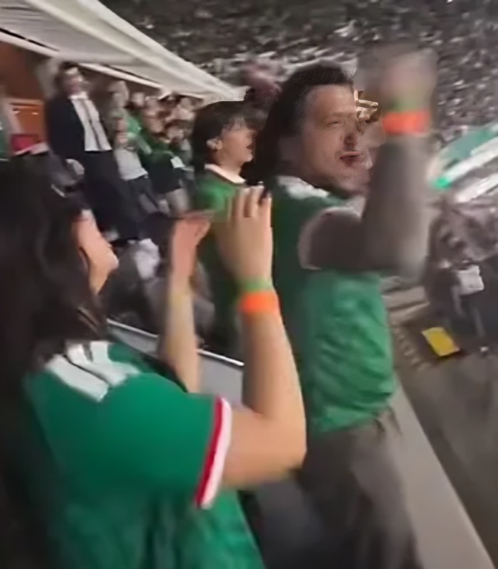 Ángela Aguilar le grita a Nodal en el México vs. Ecuador
