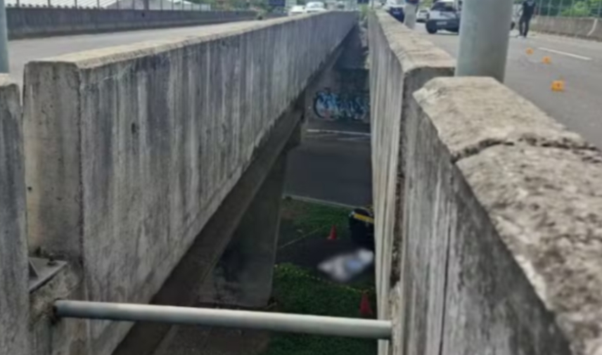 Autoridades determinan responsabilidad de víctima en accidente en puente