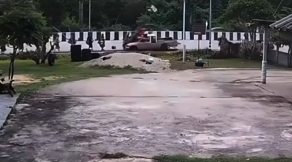 Niño atropella a monjes con camioneta