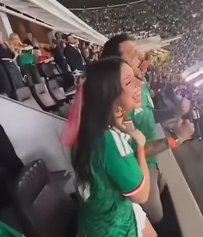 Ángela Aguilar le grita a Nodal en el México vs. Ecuador