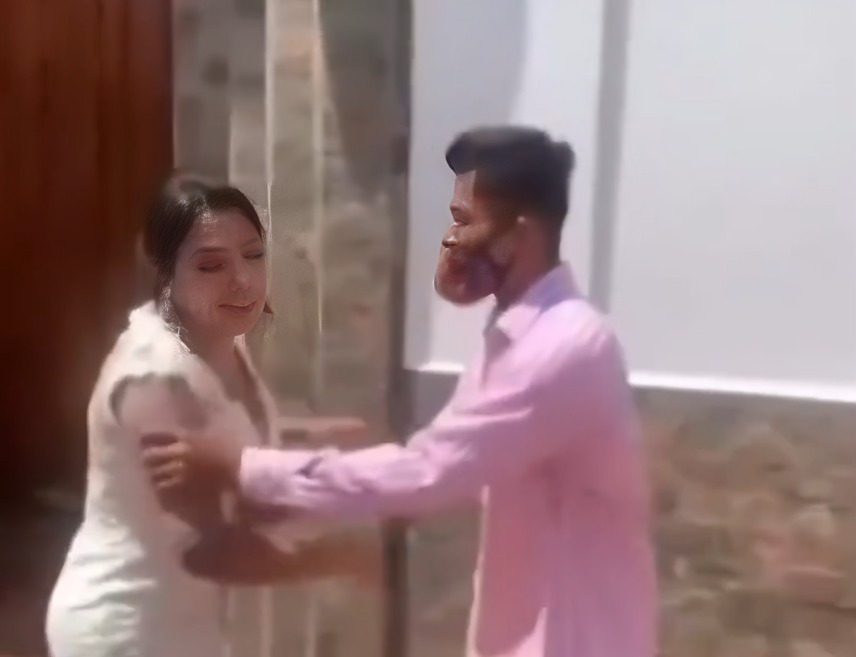 Novia huye en plena boda