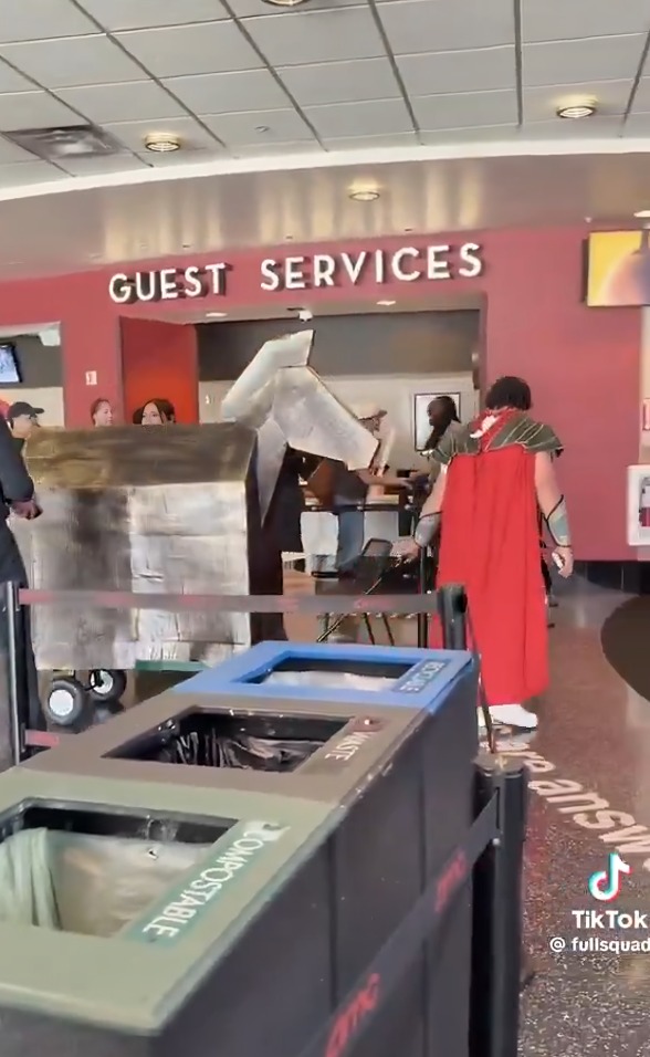 YouTuber llega al cine con caballo de Troya